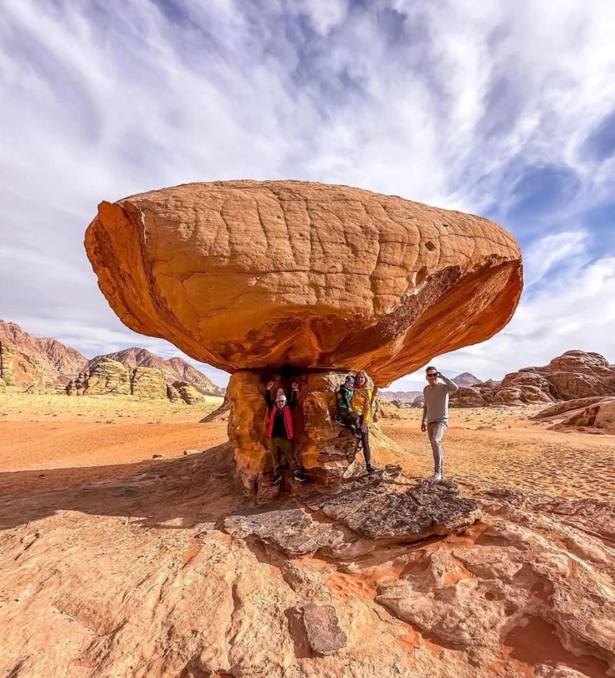 Tamim Luxury Wadi Rum Camp ภายนอก รูปภาพ